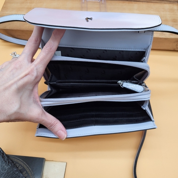 Simply Vera Vera Wang Cute Crossbody Bag, Purple & White Swirl Color, NWOT - Picture 4 of 5